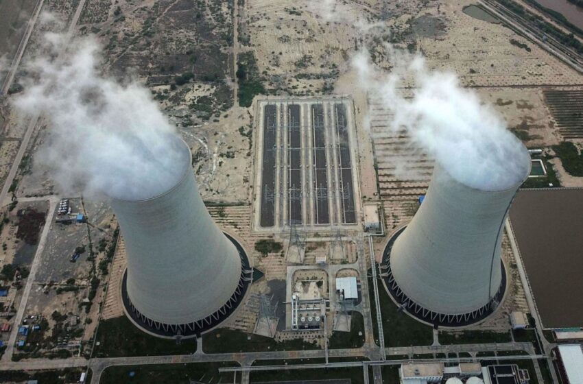  Chinese, Pakistani staff of CPEC power plant strive for energy supply of Pakistan amid COVID-19