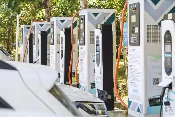  Electric Car charging stations set to be installed soon in Pakistan