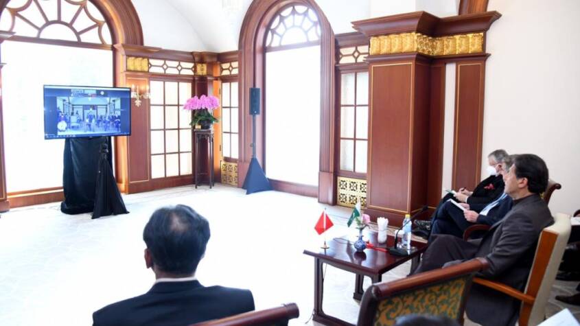  PM holds meeting with Chinese authorities over renewable energy