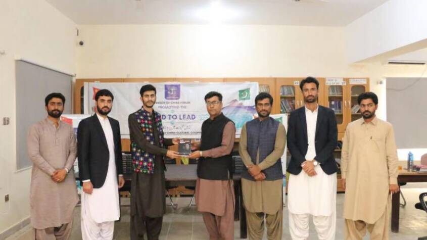  Friends of China Forum distributes books on Chinese culture in Gwadar