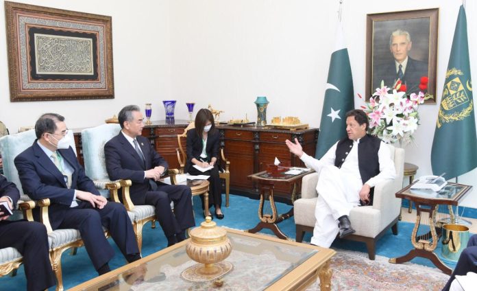  PM Khan, Chinese FM discuss current trajectory of Pakistan-China bilateral ties