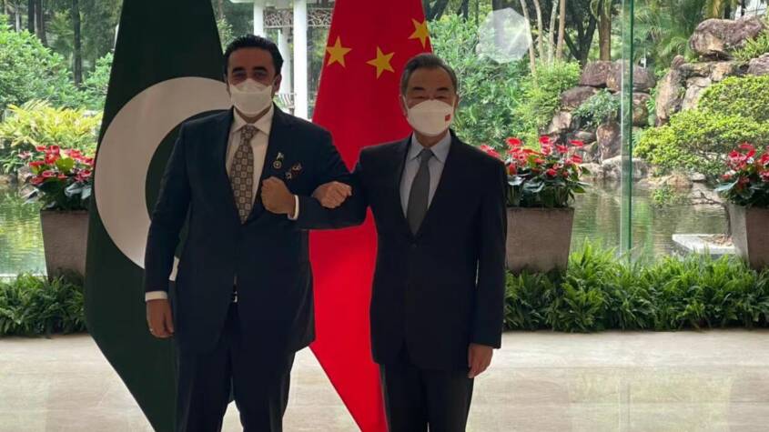  FM Bilawal meets Chinese counterpart Wang Yi, discusses matters of mutual interest including CPEC cooperation
