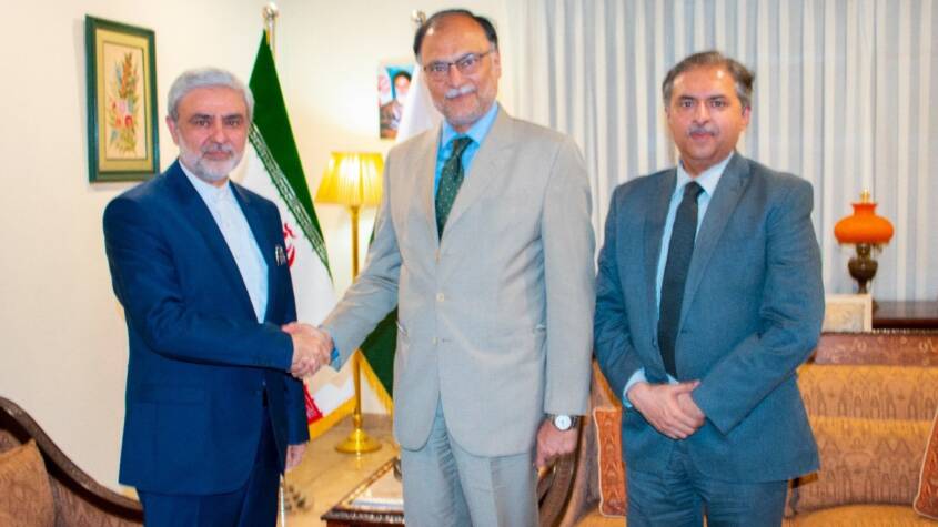  Iran is willing to explore investment opportunities under CPEC