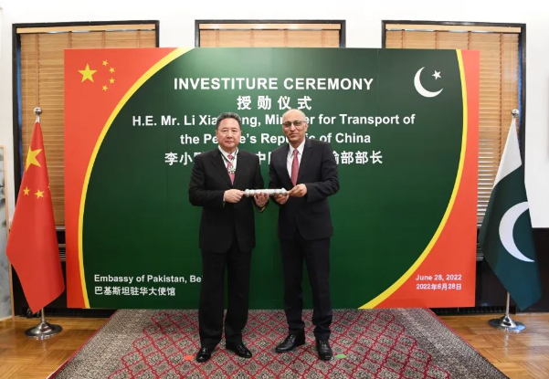  Pakistan confers Hilal-e-Pakistan to Chinese transport minister in Beijing