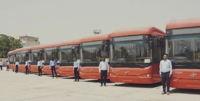  100 more buses arrive from China to facilitate Karachi commuters