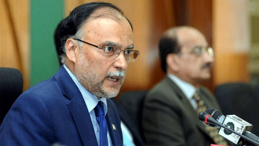  Ahsan Iqbal directs officials to remove bottlenecks in CPEC projects