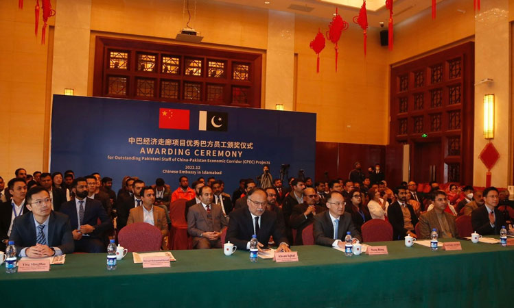  China awards outstanding Pakistani staff of CPEC
