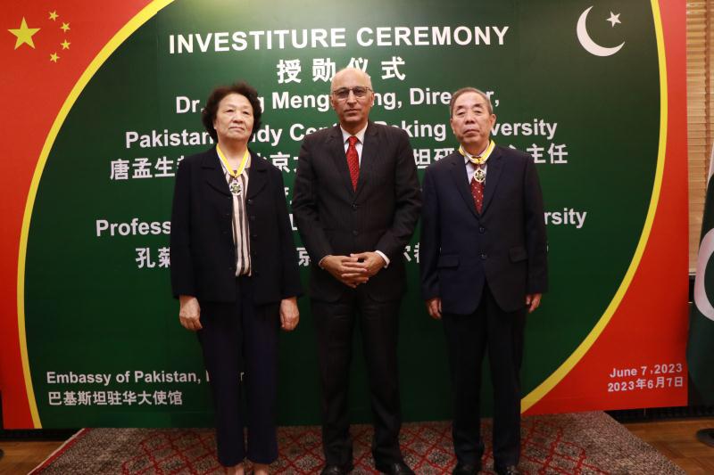  Prof. Tang Mengsheng and Prof. Kong Julan conferred upon with Sitara-i- Imtiaz at the Embassy of Pakistan, Beijing.