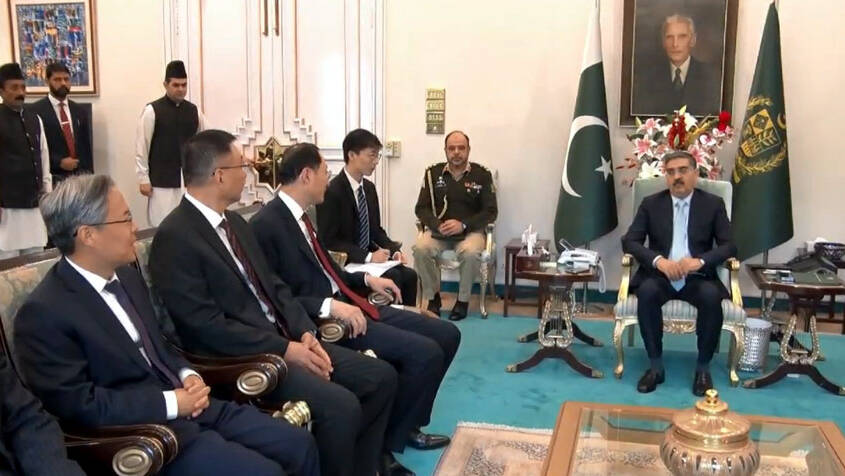 PM Kakar reaffirms Pakistan’s commitment to CPEC success in meeting with Chinese Vice Foreign Minister