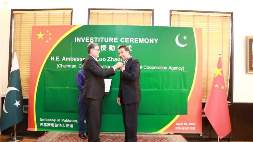  Ambassador Luo Zhaohui conferred Hilal-e-Quaid-i-Azam