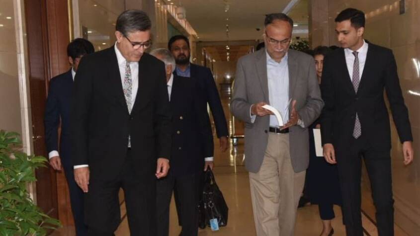  Pakistan delegation led by Ahsan Iqbal touches down in Beijing for crucial three-day visit