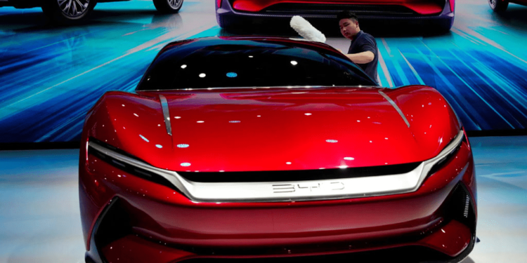 Chinese Auto Giant to Boost Battery Tech in Pakistan