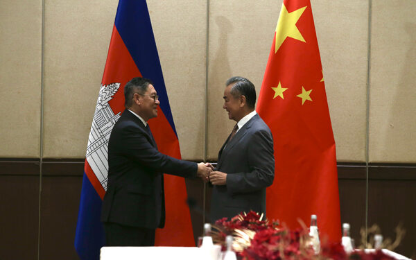 Wang Yi calls for high-quality China-Cambodia cooperation