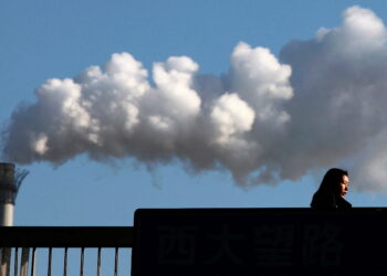 China to incorporate carbon targets into development plans