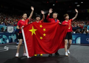 China shines at Paris with record-breaking performance