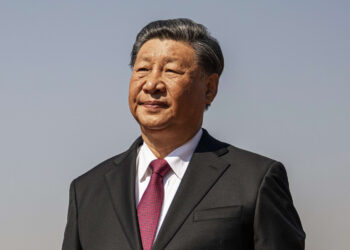 Xi chairs CPC leadership meeting to analyze economic situation, arrange for economic work