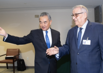 Wang Yi meets Lebanese FM, opposes attacks on civilians