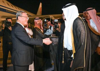 Chinese premier lands in Abu Dhabi for visit