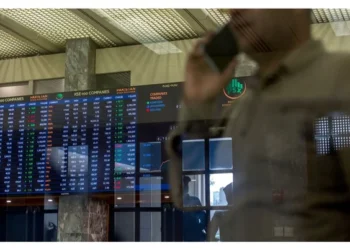 Pakistan Stocks Near Record High After Biggest Foreign Buying in a Decade