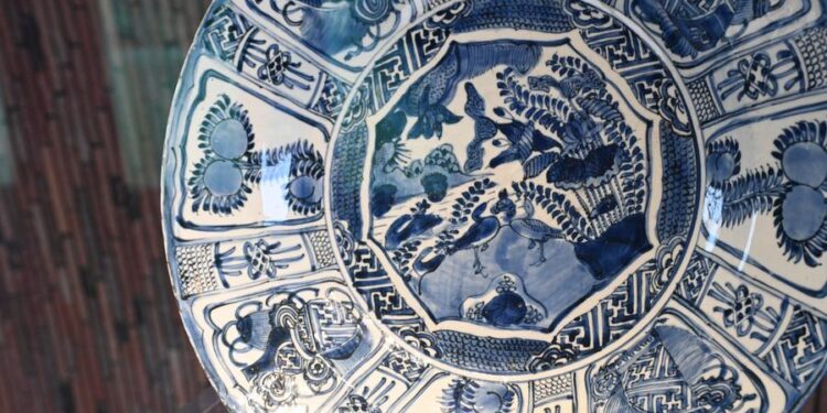 International ceramic expo starts in China's "porcelain capital"