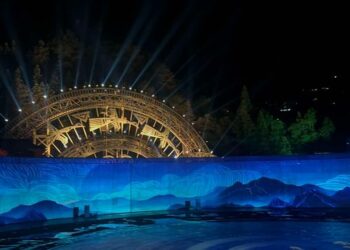 A Glimpse into Dazzling Xinjiang and Thousands Lights