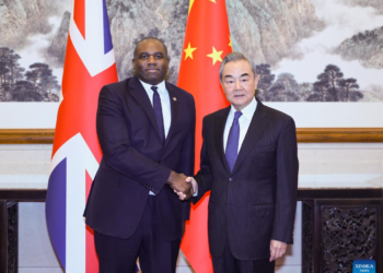 Chinese FM holds talks with British foreign secretary