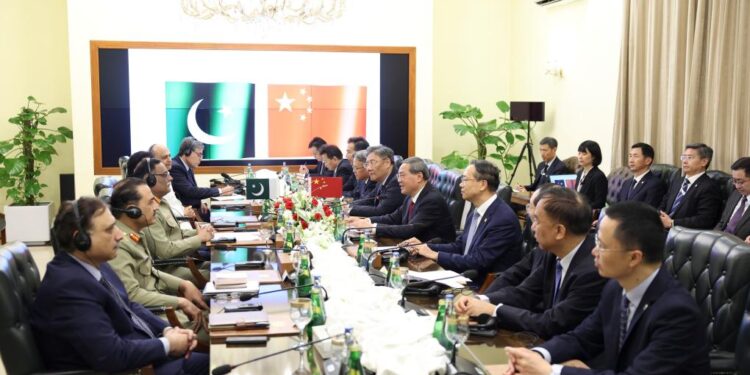 Chinese premier meets with Pakistani military leaders