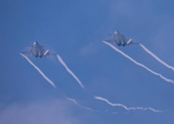Stealth fighter jets from China, Russia stage performance during Airshow China