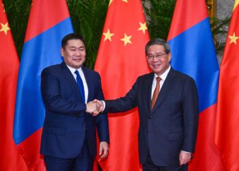 Chinese premier meets with Mongolian PM in Shanghai