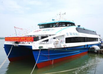 China's largest carbon fiber high-speed passenger ship launched