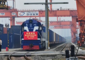 China-Europe freight train hits 100,000 milestone