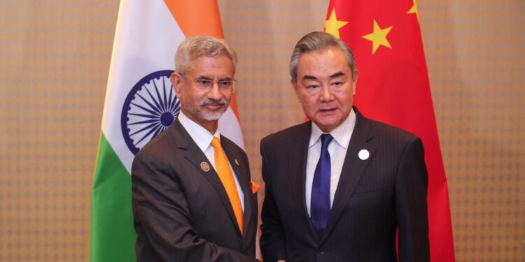 Chinese, Indian FMs meet on bilateral ties
