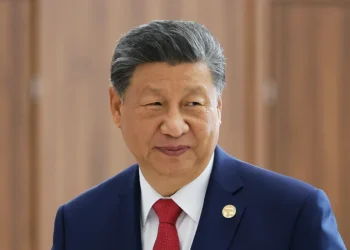 Xi leaves for APEC meeting, state visit to Peru