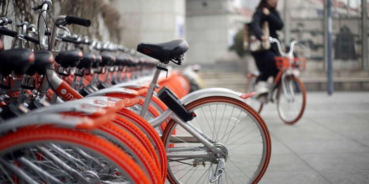 China's Foundation donates bicycles to Lao students