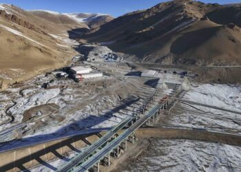 World’s longest expressway tunnel completed in Xinjiang