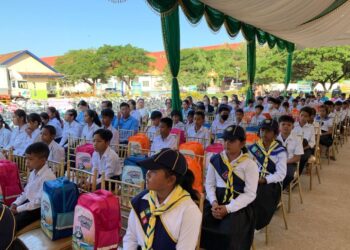 Chinese charities donates bicycles to Cambodian students