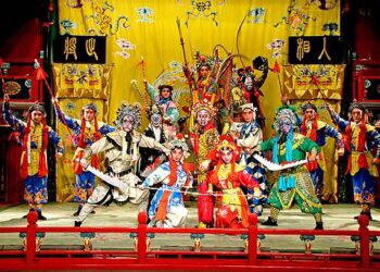 Xi encourages young artists to innovate in Peking Opera