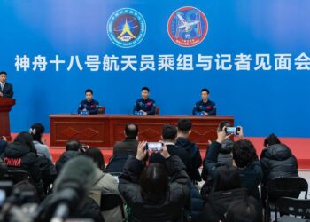 Shenzhou-18 crew honored for record mission