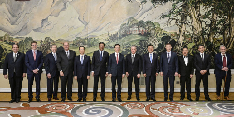 Han Zheng meets U.S. business community and Elon Musk