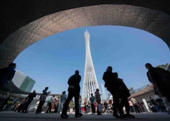 China's "First-Store Economy" fuels urban growth
