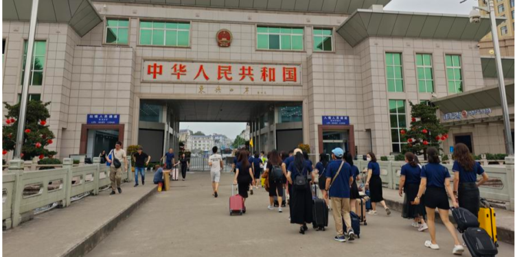 China, Vietnam launch overland passenger border-crossing channel