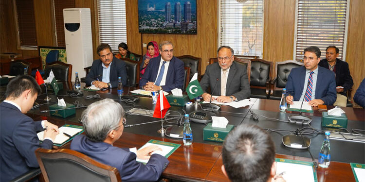 Chinese ambassador calls on Ahsan Iqbal