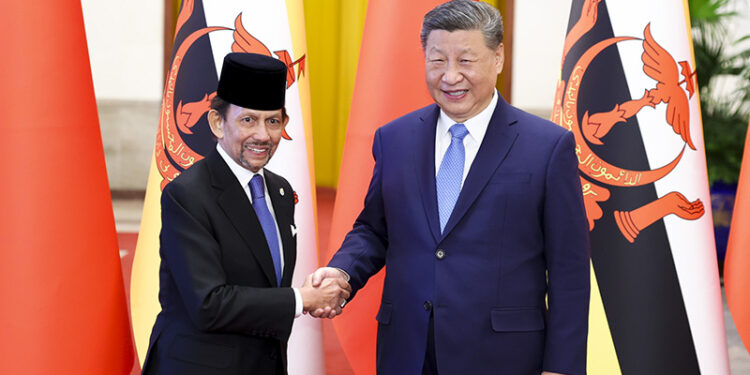 Xi holds talks with Brunei’s Sultan