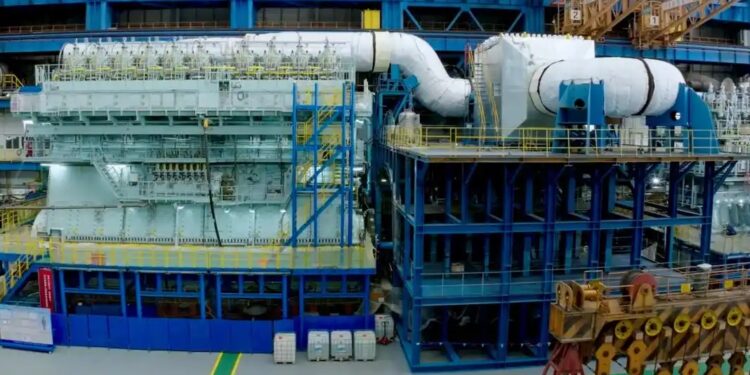 China unveils world's largest methanol-powered engine