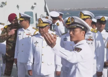 Pakistan’s naval chief visits Chinese naval ship