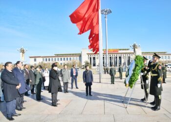 President Zardari visits memorial of Chinese heroes