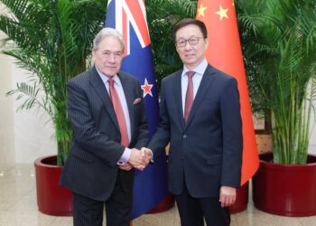China, New Zealand pledge stronger economic cooperation