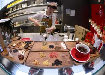 China steadily expands Traditional Medicine production