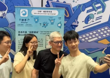 Apple donates 30 million yuan in support for coding education in China