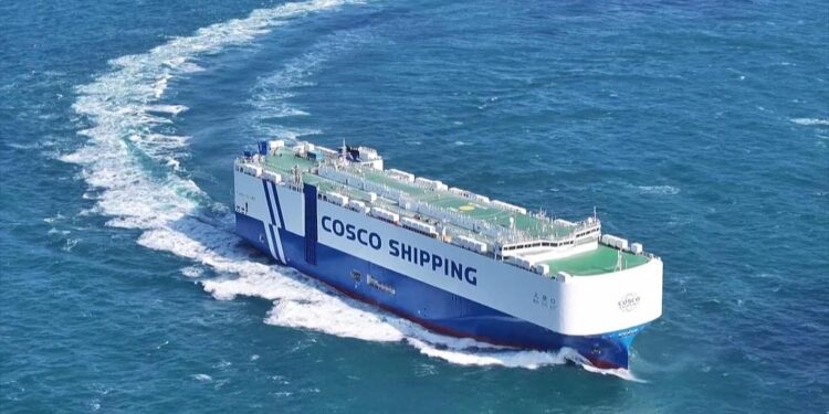 China sets record with 8,600 vehicle car carrier